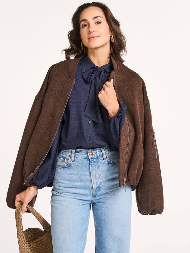 Ontdek de Maxine travel light jersey blouse van Studio Anneloes in de kleur donkerblauw bij Orangebag. Op werkdagen voor 21:45 besteld, morgen in huis.