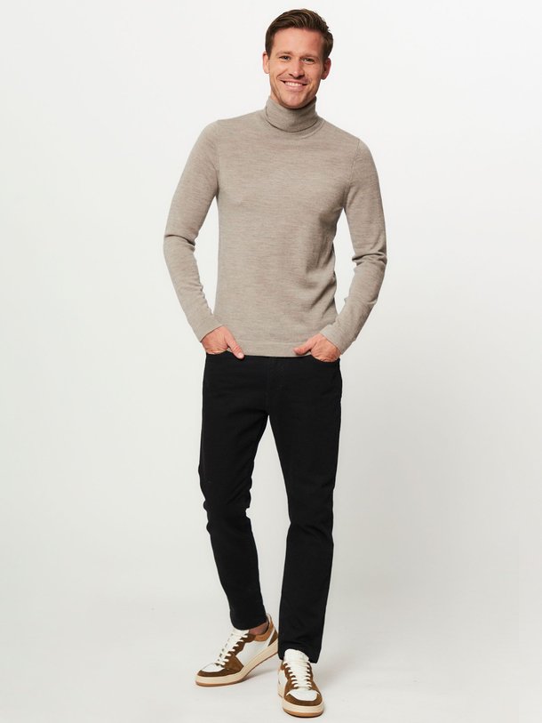 Ontdek de West mid waist slim fit jeans van Drykorn in de kleur zwart bij Orangebag. Op werkdagen voor 21:45 besteld, morgen in huis.