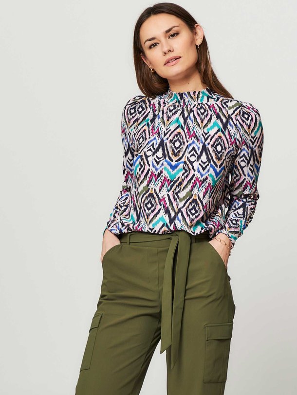 Ontdek de Becca travel jersey top met print van Studio Anneloes in de kleur donkerblauw bij Orangebag. Op werkdagen voor 21:45 besteld, morgen in huis.