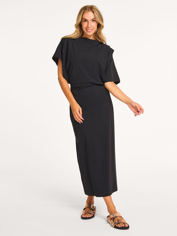Ontdek de Ineke medium travel jersey maxijurk van Studio Anneloes in de kleur zwart bij Orangebag. Op werkdagen voor 21:45 besteld, morgen in huis.