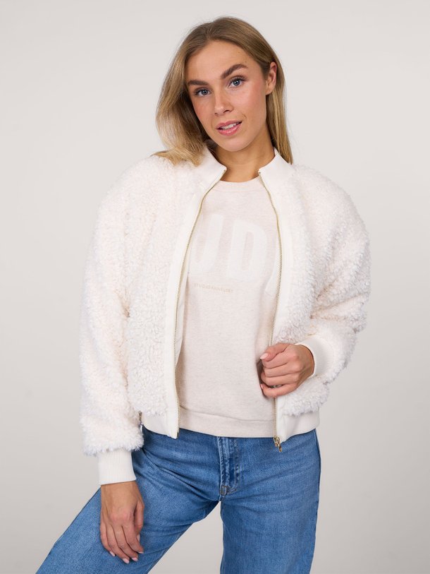 Ontdek de Alida viscosemix teddy jack van Studio Anneloes in de kleur off-white bij Orangebag. Op werkdagen voor 21:45 besteld, morgen in huis.