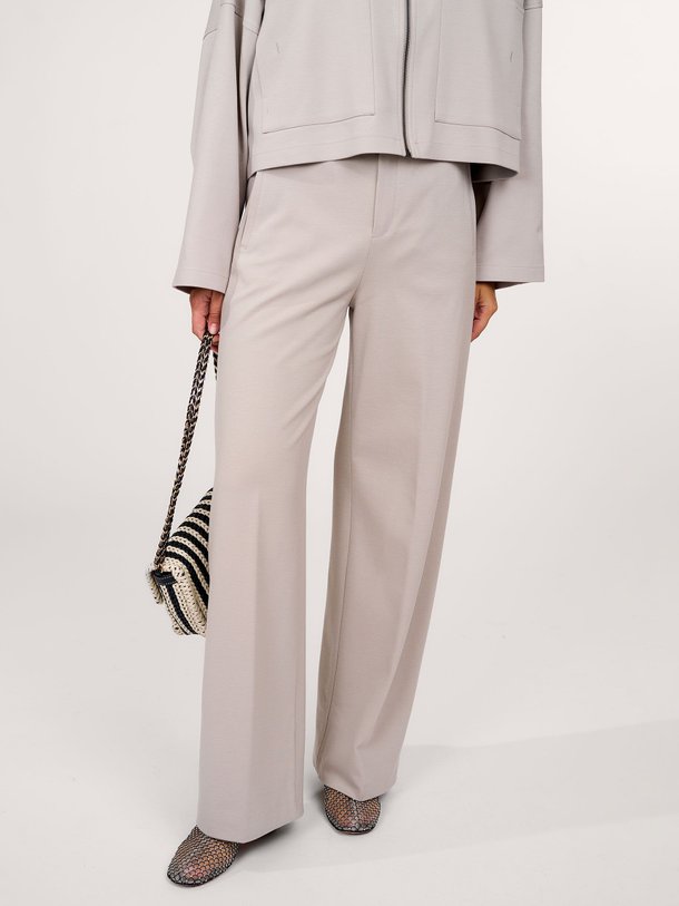 Ontdek de Fae viscosemix wide leg pantalon van Drykorn in de kleur beige bij Orangebag. Op werkdagen voor 21:45 besteld, morgen in huis.