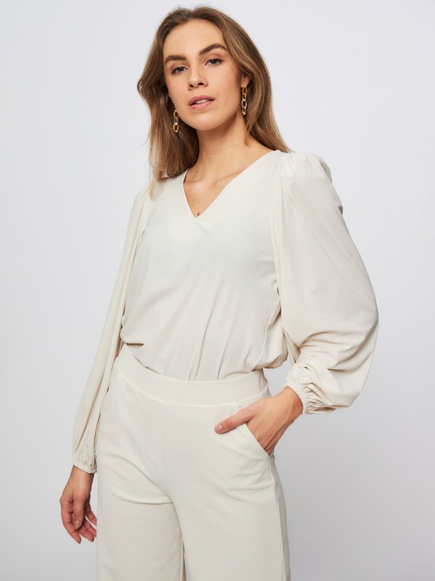 Ontdek de Layla light travel jersey top van Studio Anneloes in de kleur ecru bij Orangebag. Op werkdagen voor 21:45 besteld, morgen in huis.