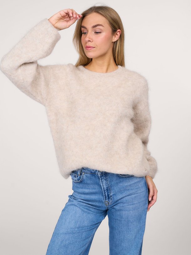 Ontdek de Lisette alpacamix trui van Studio Anneloes in de kleur beige bij Orangebag. Op werkdagen voor 21:45 besteld, morgen in huis.