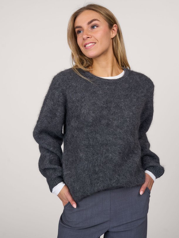 Ontdek de Lisette alpacamix gemêleerde trui van Studio Anneloes in de kleur donkergrijs bij Orangebag. Op werkdagen voor 21:45 besteld, morgen in huis.