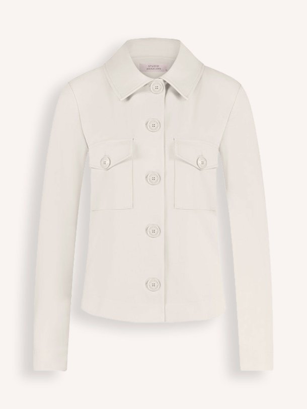 Ontdek de Claire bonded travel jersey jasje van Studio Anneloes in de kleur off-white bij Orangebag. Op werkdagen voor 21:45 besteld, morgen in huis.