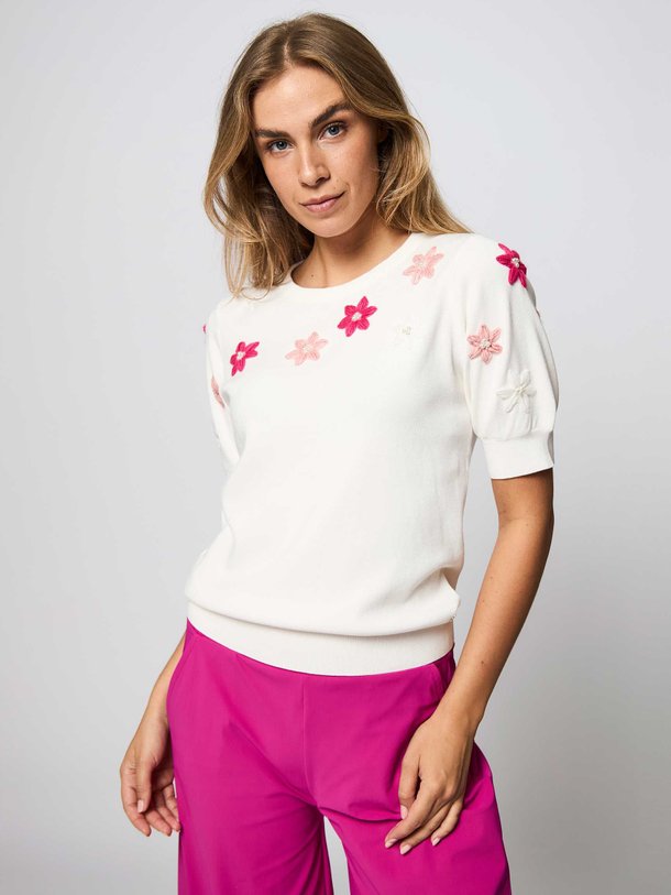 Ontdek de Mayra viscosemix top met borduursel van Studio Anneloes in de kleur off-white bij Orangebag. Op werkdagen voor 21:45 besteld, morgen in huis.