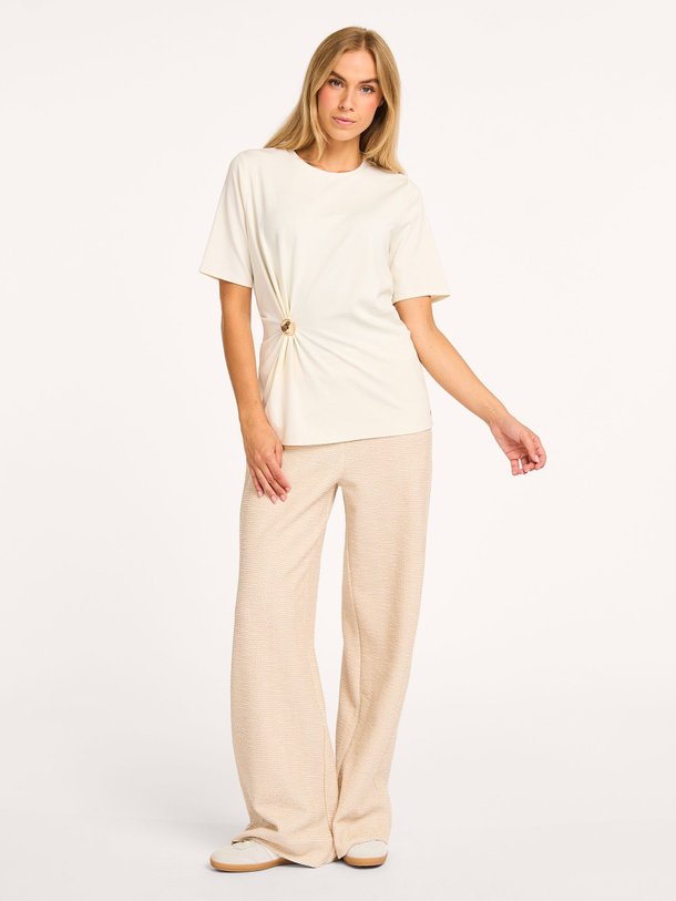 Ontdek de Lexie katoenmix tweed broek met lurex van Studio Anneloes in de kleur ecru bij Orangebag. Op werkdagen voor 21:45 besteld, morgen in huis.