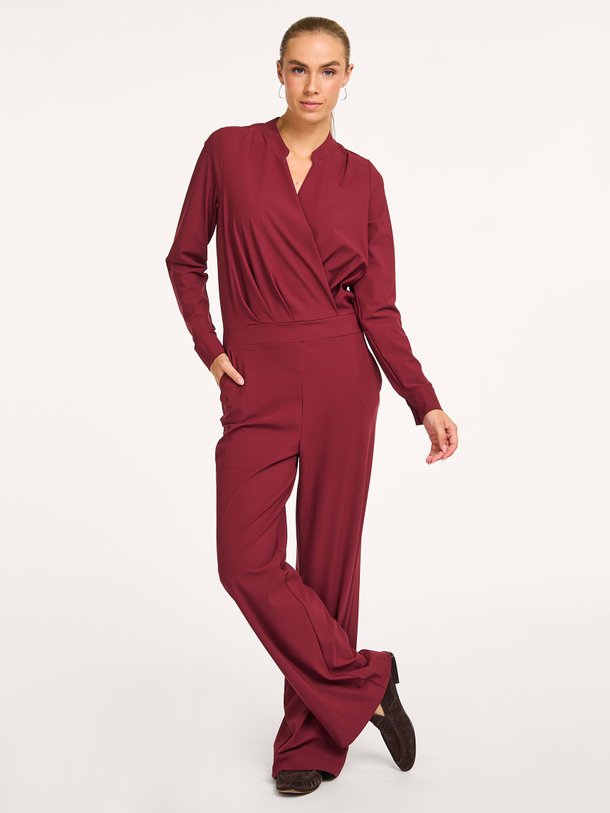 Ontdek de Grazia heavy travel jersey jumpsuit van Studio Anneloes in de kleur bordeauxrood bij Orangebag. Op werkdagen voor 21:45 besteld, morgen in huis.