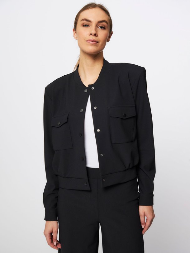 Ontdek de Benja geweven jasje van Studio Anneloes in de kleur zwart bij Orangebag. Op werkdagen voor 21:45 besteld, morgen in huis.