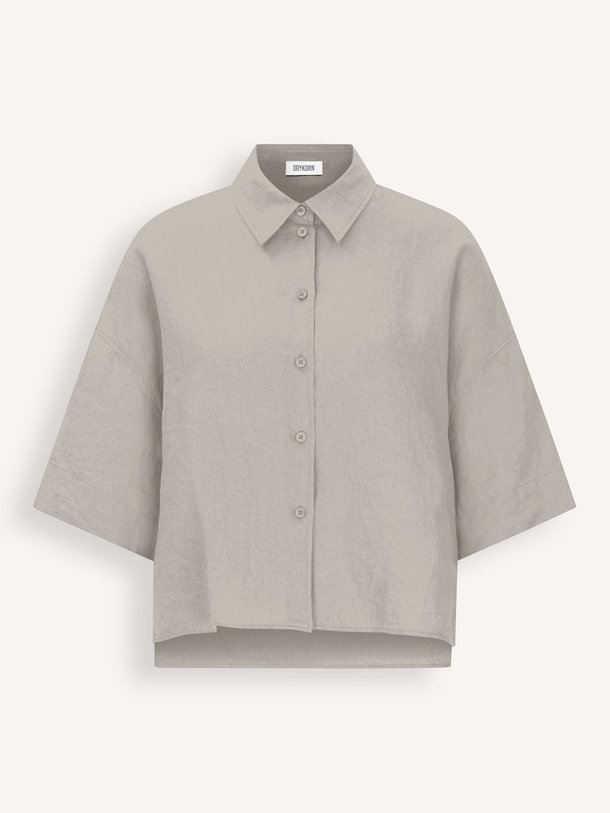 Ontdek de Yarika linnen blouse van Drykorn in de kleur Grijsgroen bij Orangebag. Op werkdagen voor 21:45 besteld, morgen in huis.
