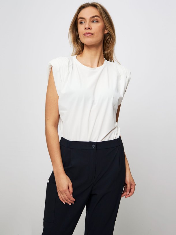 Ontdek de Leona medium travel jersey top van Studio Anneloes in de kleur off-white bij Orangebag. Op werkdagen voor 21:45 besteld, morgen in huis.
