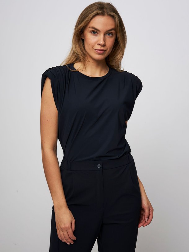 Ontdek de Leona medium travel jersey top van Studio Anneloes in de kleur donkerblauw bij Orangebag. Op werkdagen voor 21:45 besteld, morgen in huis.