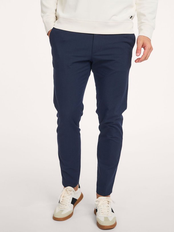 Ontdek de Ajend katoenmix broek van Drykorn in de kleur Donkerblauw bij Orangebag. Op werkdagen voor 21:45 besteld, morgen in huis.