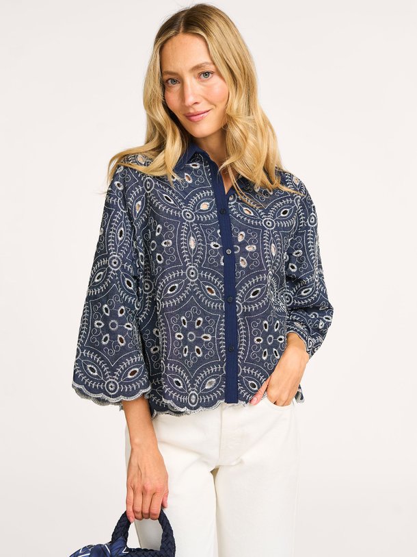 Ontdek de Midge katoenmix broderie blouse van Studio Anneloes in de kleur donkerblauw bij Orangebag. Op werkdagen voor 21:45 besteld, morgen in huis.