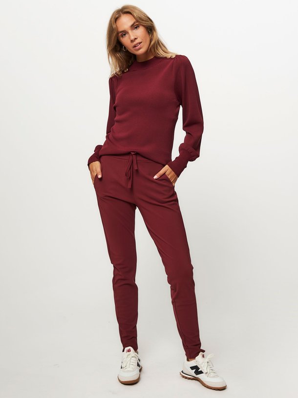 Ontdek de Sasja viscosemix trui van Studio Anneloes in de kleur bordeauxrood bij Orangebag. Op werkdagen voor 21:45 besteld, morgen in huis.