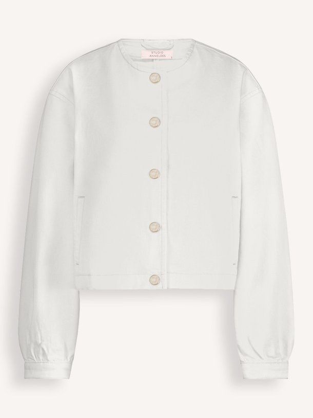 Ontdek de Charlot denim jasje van Studio Anneloes in de kleur off-white bij Orangebag. Op werkdagen voor 21:45 besteld, morgen in huis.
