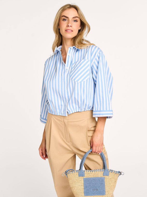 Ontdek de Noleste katoenmix poplin gestreepte blouse van Studio Anneloes in de kleur lichtblauw bij Orangebag. Op werkdagen voor 21:45 besteld, morgen in huis.