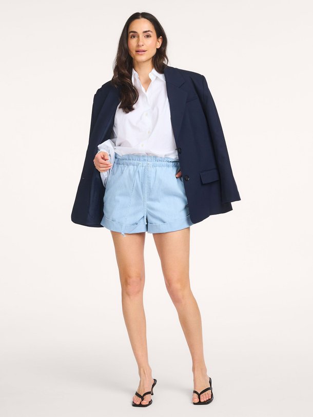 Ontdek de Edict denim short van Drykorn in de kleur Lichtblauw bij Orangebag. Op werkdagen voor 21:45 besteld, morgen in huis.