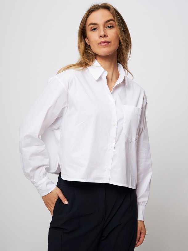 Ontdek de Dion katoenmix cropped poplin blouse van Studio Anneloes in de kleur wit bij Orangebag. Op werkdagen voor 21:45 besteld, morgen in huis.