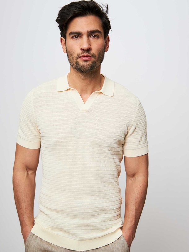 Ontdek de Braian katoenen polo van Drykorn in de kleur ecru bij Orangebag. Op werkdagen voor 21:45 besteld, morgen in huis.