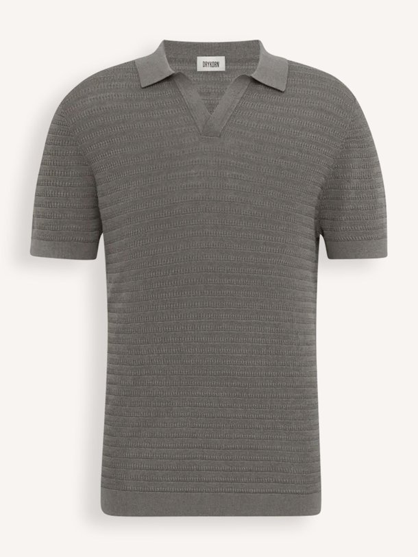 Ontdek de Braian katoenen polo met structuur van Drykorn in de kleur army bij Orangebag. Op werkdagen voor 21:45 besteld, morgen in huis.