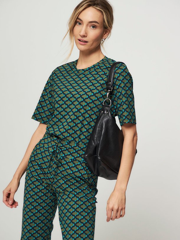 Ontdek de Travel jersey top met print van Studio Anneloes in de kleur army bij Orangebag. Op werkdagen voor 21:45 besteld, morgen in huis.