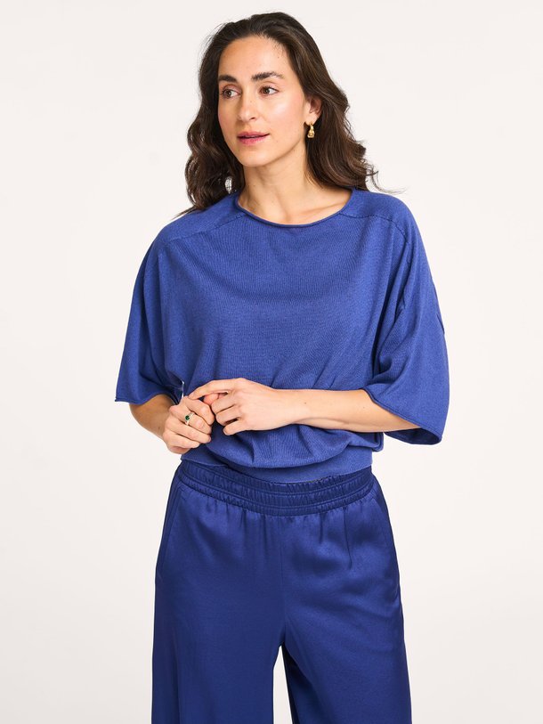 Ontdek de Dilary katoen/cashmeremix top van Drykorn in de kleur blauw bij Orangebag. Op werkdagen voor 21:45 besteld, morgen in huis.