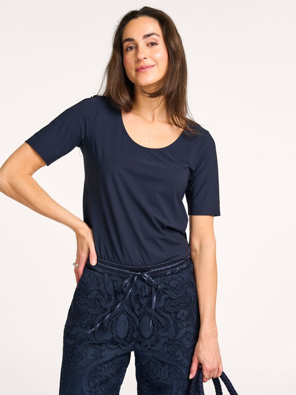 Ontdek de Sascha light travel jersey T-shirt van Studio Anneloes in de kleur donkerblauw bij Orangebag. Op werkdagen voor 21:45 besteld, morgen in huis.