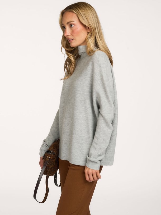 Ontdek de Liora wollen gemêleerde coltrui van Drykorn in de kleur grijs bij Orangebag. Op werkdagen voor 21:45 besteld, morgen in huis.