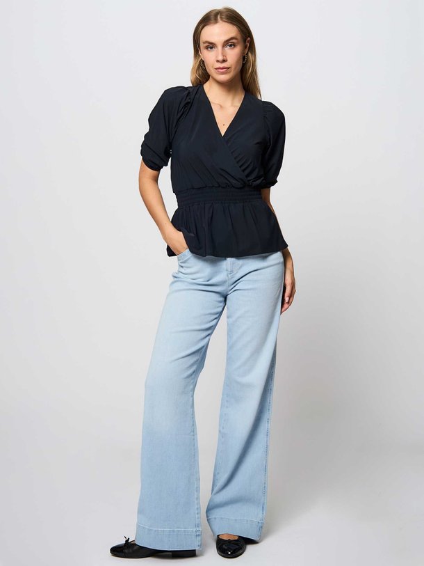 Ontdek de Sharon light travel jersey top van Studio Anneloes in de kleur donkerblauw bij Orangebag. Op werkdagen voor 21:45 besteld, morgen in huis.