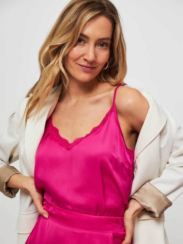 Ontdek de Vivie viscose/rayonmix top van Studio Anneloes in de kleur fuchsia bij Orangebag. Op werkdagen voor 21:45 besteld, morgen in huis.