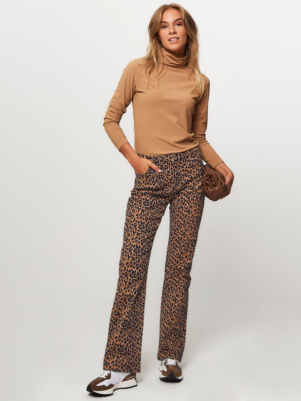 Ontdek de Elvira high waist flared fit jeans met print van Studio Anneloes in de kleur bruin bij Orangebag. Op werkdagen voor 21:45 besteld, morgen in huis.