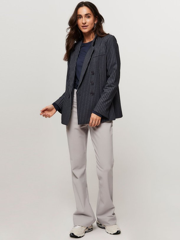 Ontdek de Saar bonded travel jersey flared fit broek van Studio Anneloes in de kleur lichtgrijs bij Orangebag. Op werkdagen voor 21:45 besteld, morgen in huis.