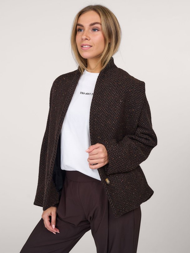 Ontdek de Estella wolmix jack van Studio Anneloes in de kleur bruin bij Orangebag. Op werkdagen voor 21:45 besteld, morgen in huis.