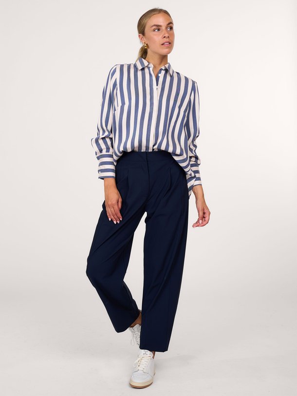 Ontdek de Birdy linnen/viscosemix gestreepte blouse van Studio Anneloes in de kleur blauw bij Orangebag. Op werkdagen voor 21:45 besteld, morgen in huis.