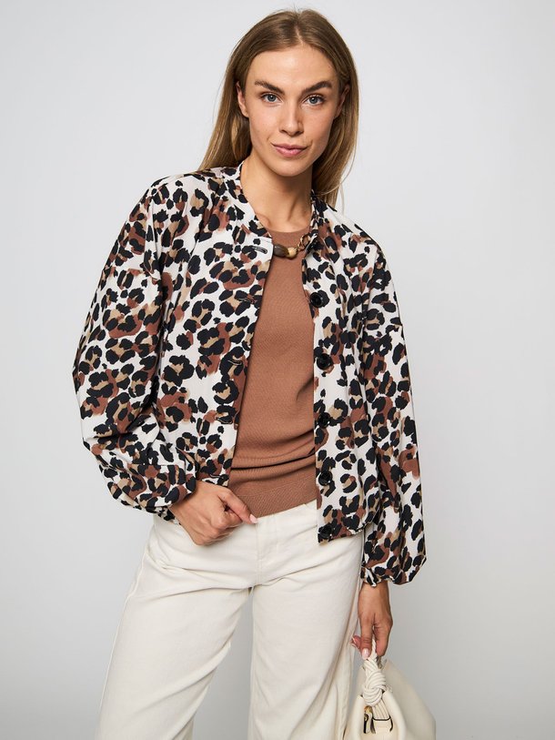 Ontdek de Medium travel jersey leopard bomber jack van Studio Anneloes in de kleur bruin bij Orangebag. Op werkdagen voor 21:45 besteld, morgen in huis.