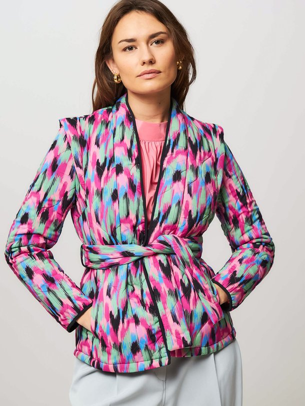 Ontdek de X Bo Wilkes Ruby katoenen gewatteerd jasje van Studio Anneloes in de kleur roze bij Orangebag. Op werkdagen voor 21:45 besteld, morgen in huis.