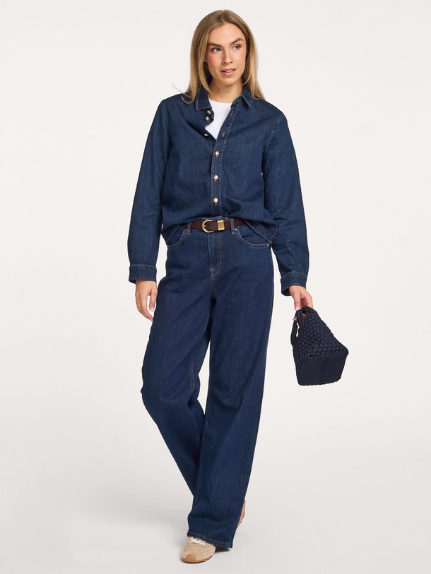 Ontdek de Reyna denim blouse van Studio Anneloes in de kleur donkerblauw bij Orangebag. Op werkdagen voor 21:45 besteld, morgen in huis.