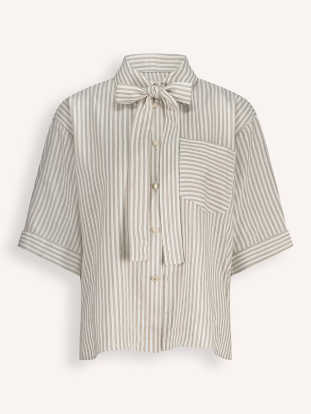 Ontdek de Carmen viscose/linnenmix blouse van Studio Anneloes in de kleur off-white bij Orangebag. Op werkdagen voor 21:45 besteld, morgen in huis.