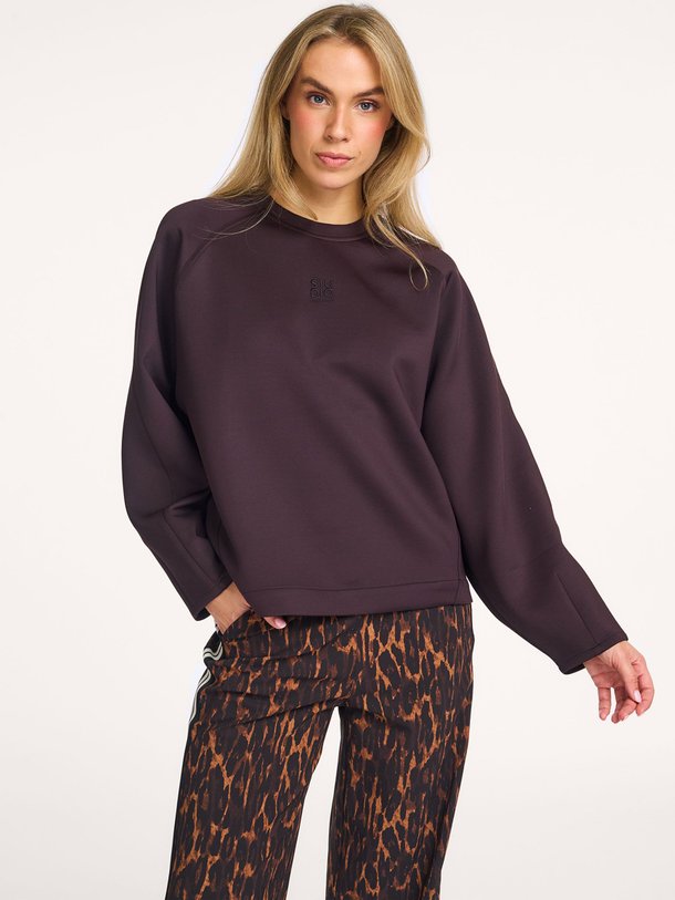 Ontdek de Djoeke scuba sweater van Studio Anneloes in de kleur donkerbruin bij Orangebag. Op werkdagen voor 21:45 besteld, morgen in huis.