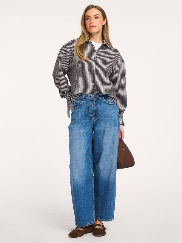 Ontdek de Babet high waist barrel fit jeans van Studio Anneloes in de kleur Blauw bij Orangebag. Op werkdagen voor 21:45 besteld, morgen in huis.
