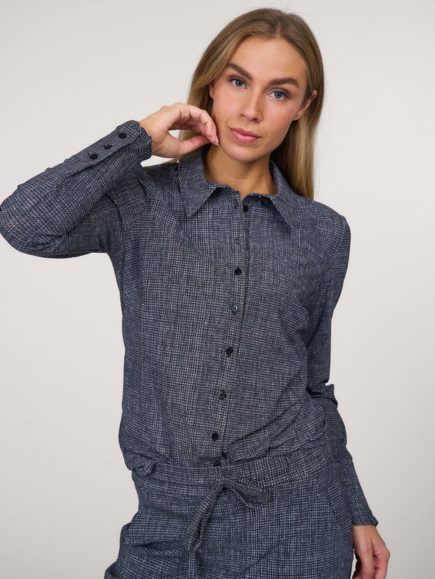 Ontdek de Polly light travel jersey tweed blouse van Studio Anneloes in de kleur zwart bij Orangebag. Op werkdagen voor 21:45 besteld, morgen in huis.