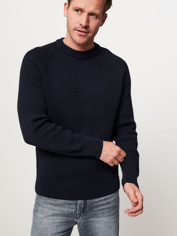 Ontdek de Aaron katoenen trui van Drykorn in de kleur donkerblauw bij Orangebag. Op werkdagen voor 21:45 besteld, morgen in huis.