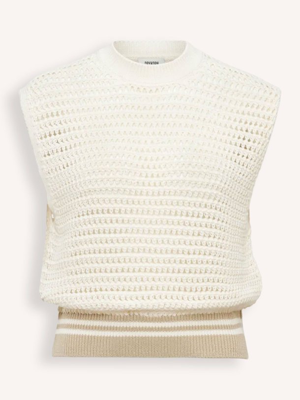 Ontdek de Ofely katoenen top van Drykorn in de kleur off-white bij Orangebag. Op werkdagen voor 21:45 besteld, morgen in huis.