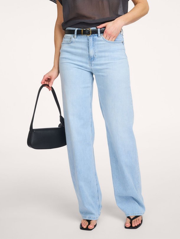 Ontdek de Medley mid waist loose fit stretch jeans van Drykorn in de kleur Lichtblauw bij Orangebag. Op werkdagen voor 21:45 besteld, morgen in huis.