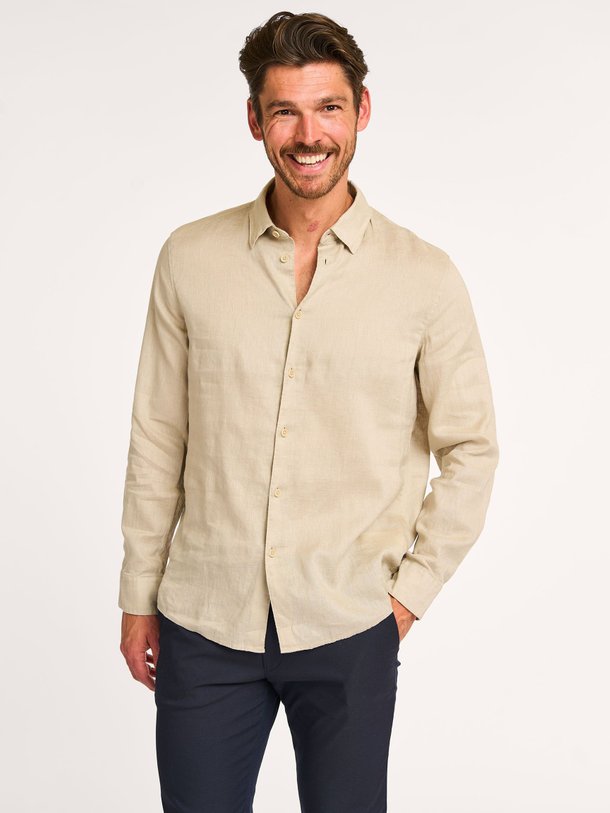 Ontdek de Ramis linnen/katoenmix overhemd van Drykorn in de kleur zand bij Orangebag. Op werkdagen voor 21:45 besteld, morgen in huis.