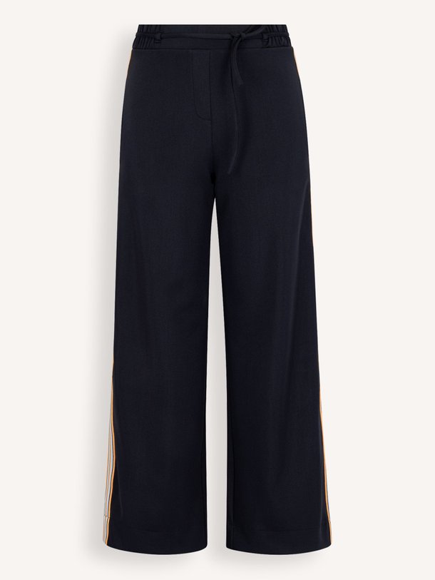 Ontdek de Iggy, bonded travel jersey broek met bies van Studio Anneloes bij Orangebag. Op werkdagen voor 21:45 besteld, morgen in huis.