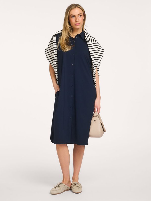 Ontdek de Louni, medium travel jersey doorknoopjurk van Studio Anneloes bij Orangebag. Op werkdagen voor 21:45 besteld, morgen in huis.