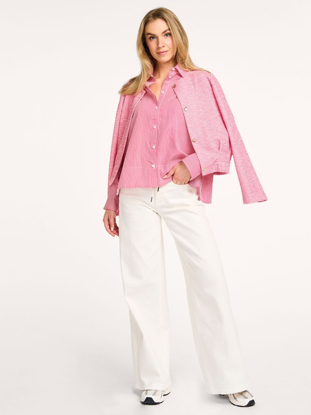 Ontdek de Tamar viscosemix blouse met gestreept dessin van Studio Anneloes in de kleur rood bij Orangebag. Op werkdagen voor 21:45 besteld, morgen in huis.